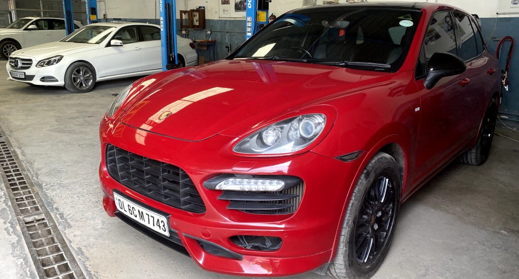 Post-service car handover at Autoworkz Tech